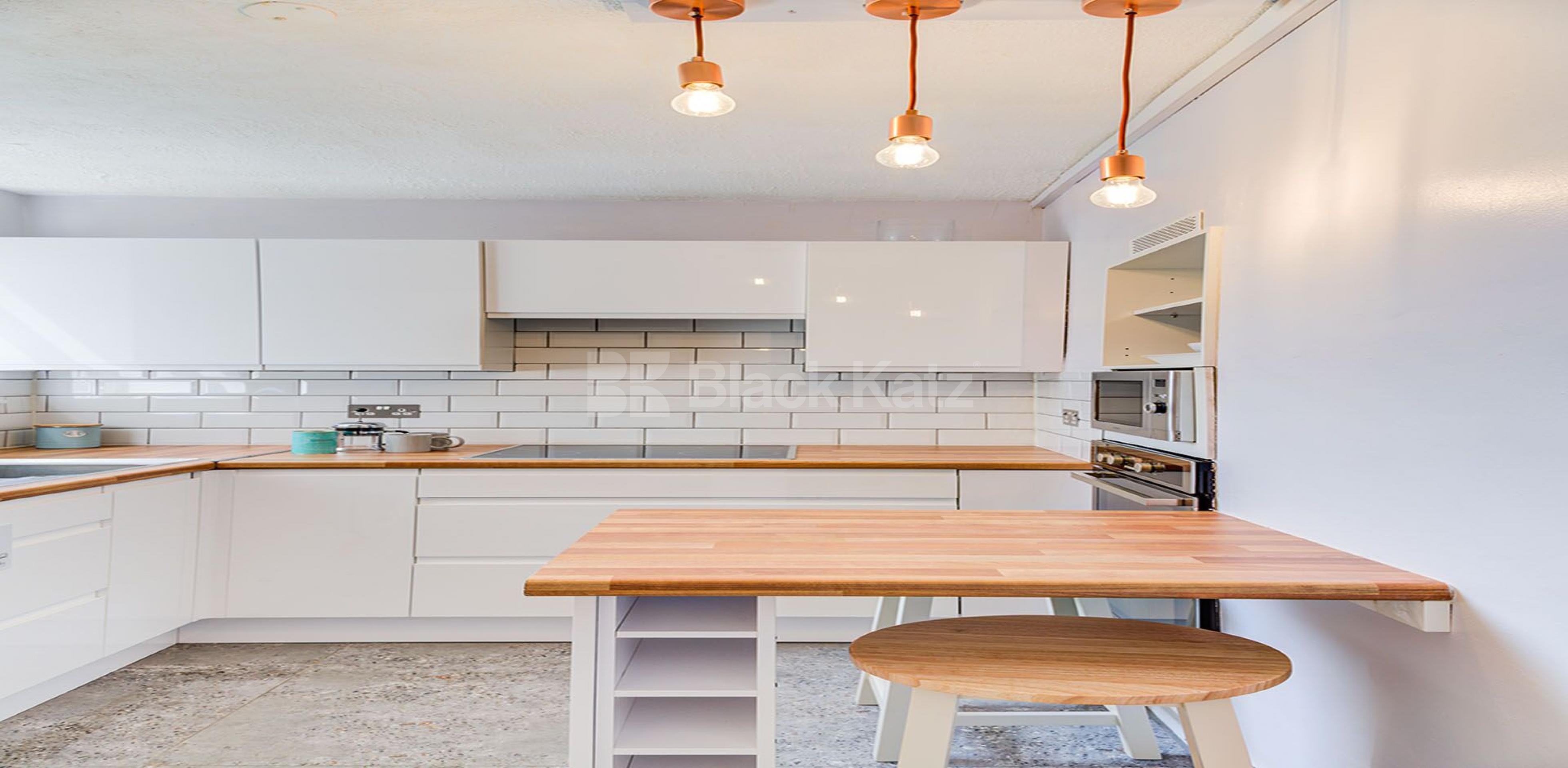 			Stunning Two Bedroom Property !!! , 2 Bedroom, 1 bath, 1 reception Apartment			 Colney Hatch Lane, Muswell Hill N10